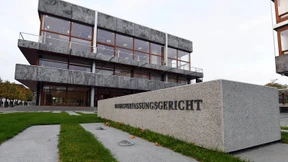 Regierung muss Parlament umfassend informieren