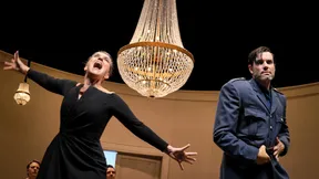 Schreiender Terror: Marietta Meguid als Margareta und Max Simonischek als Richard III. in Stuttgart