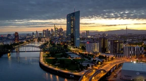 Wie genau diese Inflation die Notenbanken herausfordert