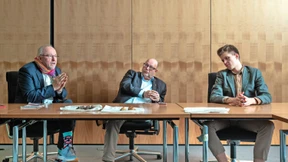 Ein turbulentes Jahr zu dritt