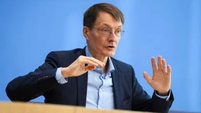 Lauterbach will Booster-Impfungen über Weihnachten vorantreiben