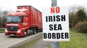 Fast alle innerbritischen Zollkontrollen zu Nordirland sollen wegfallen