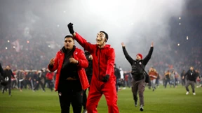 Vermummte schlagen Schiedsrichter zusammen