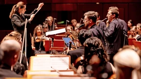 Eine pompöse Begrüßung für den gewöhnlichen Mann