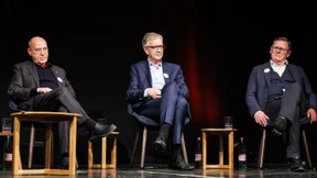 Lästern über Sahra und Oskar