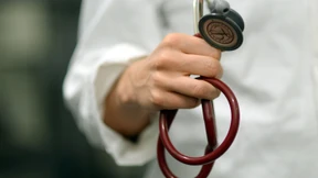 Gesundheitsminister droht Ärzten mit Staatsverwaltung  