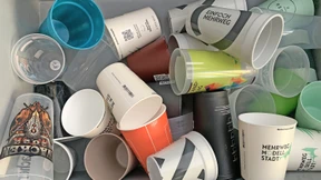 In die Säule statt in den Müll