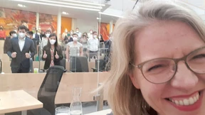 Eine Ministerin mischt Österreich auf