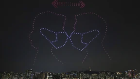 Drohnenarmee erinnert an Corona-Regeln