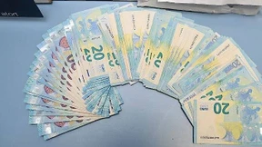 18 Festnahmen nach Millionenbetrug im Internet