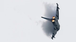 Merkel bekennt sich zu höheren Verteidigungsausgaben