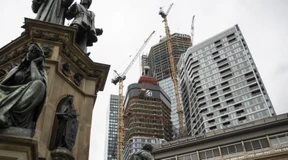 In die Türme von „Four“ ziehen bald die ersten Mieter ein