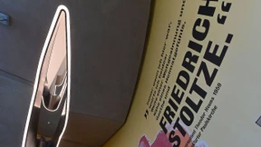 Manuskripte und eine Bürgerwehrpistole