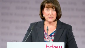 RWE holt sich Hildegard Müller