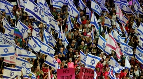 Mehr als 100.000 demonstrieren gegen die Regierung