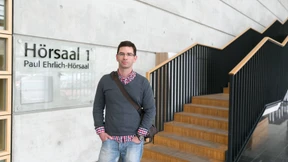 Mit vierzig beschloss er, Arzt zu werden