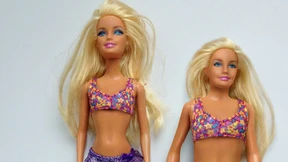 Künstler erschafft Barbie mit Real-Maßen