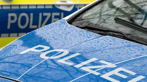 Polizei findet kistenweise gestohlene Kleidung