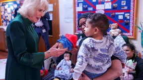 Königin Camilla spendet gut 1000 Paddington-Bären an bedürftige Kinder