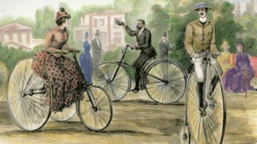 Schick in der Stadt bei scheußlichem Wetter