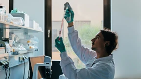 Betriebe kaufen sich mehr Wissen aus dem Ausland ein