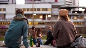 Fast die Hälfte der jungen Erwachsenen trinkt keinen Alkohol