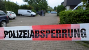 Zwei Polizisten lebensgefährlich verletzt