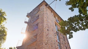 Verhandlungen über Hotel und Restaurant