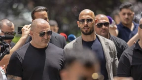 Andrew Tate erscheint in Rumänien vor Gericht