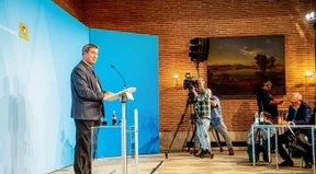 Söder verlangt von Aiwanger Antworten auf 25 Fragen