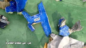 Eygpt-Air-Flugzeug soll nach Brand in der Luft zerbrochen sein