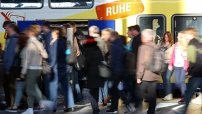 Wirtschaftsforscher sagen Pendlerrekord vorher