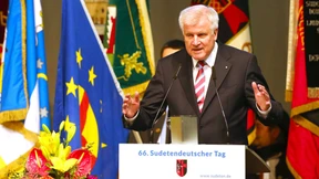 Seehofer lobt Aufarbeitung der Vergangenheit