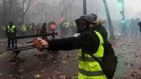 Wilde Gesten in gelben Westen
