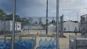 Erst das Lager, dann die Klinik