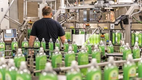 Eine Milliarde Flaschen aus 100 Prozent Recyclingplastik