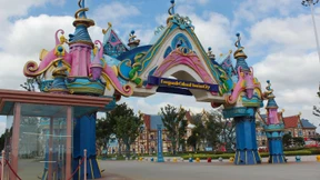 Peking poltert, Hongkong holpert