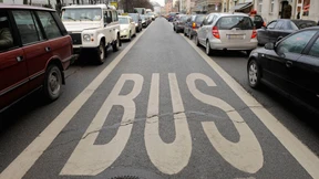 Regierung will Elektroautos auf die Busspur lassen