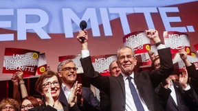 Van der Bellen mit fast 350.000 Stimmen vorne