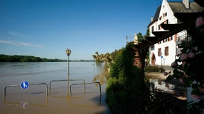 Der Rhein flutet mit Vorwarnung