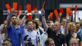 Rote Karten für Bernd Lucke