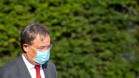 Laschet verteidigt Maskenpflicht im Unterricht