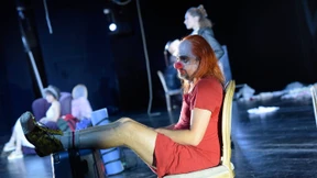 Geküsst wird nur auf die Ferne