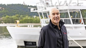 Im Flugzeug zur Waschmaschinen-Wartung