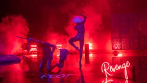 Fröhlich kullern die Schädel