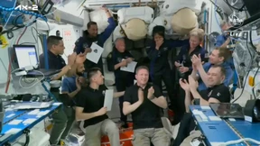 ISS-Besatzung begrüßt saudische Astronauten an Bord