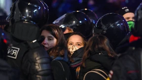 Mit Schlagstock und Elektroschocker