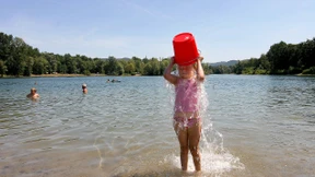 Mann in Badesee ertrunken – Rettungskräfte suchen Vermissten