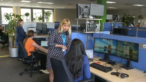 Wie die Arbeitgeber in der Personalnot um Frauen buhlen