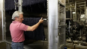 Hoch verschuldeter Hemdenhersteller leiht sich noch mehr Geld